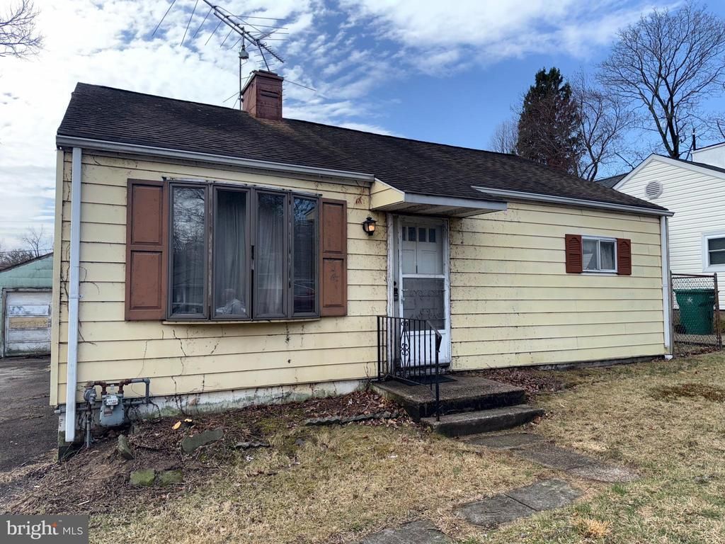 2715 Crest Avenue, Bristol, PA 19007 Main Photo