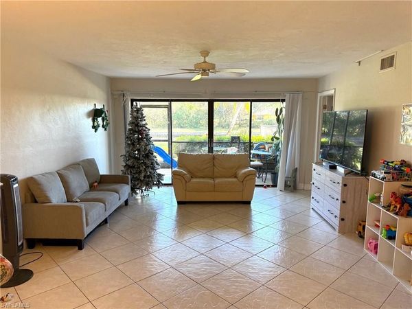 700 Valley Stream DR, Unit 101, NAPLES, FL 34113