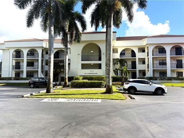 700 Valley Stream DR, Unit 303, NAPLES, FL 34113