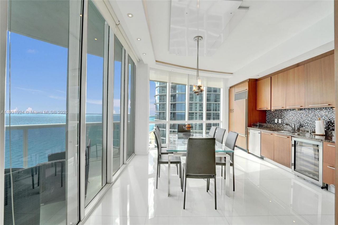 15811 Collins Ave, Unit 1601, Sunny Isles Beach, FL 33160 Photo