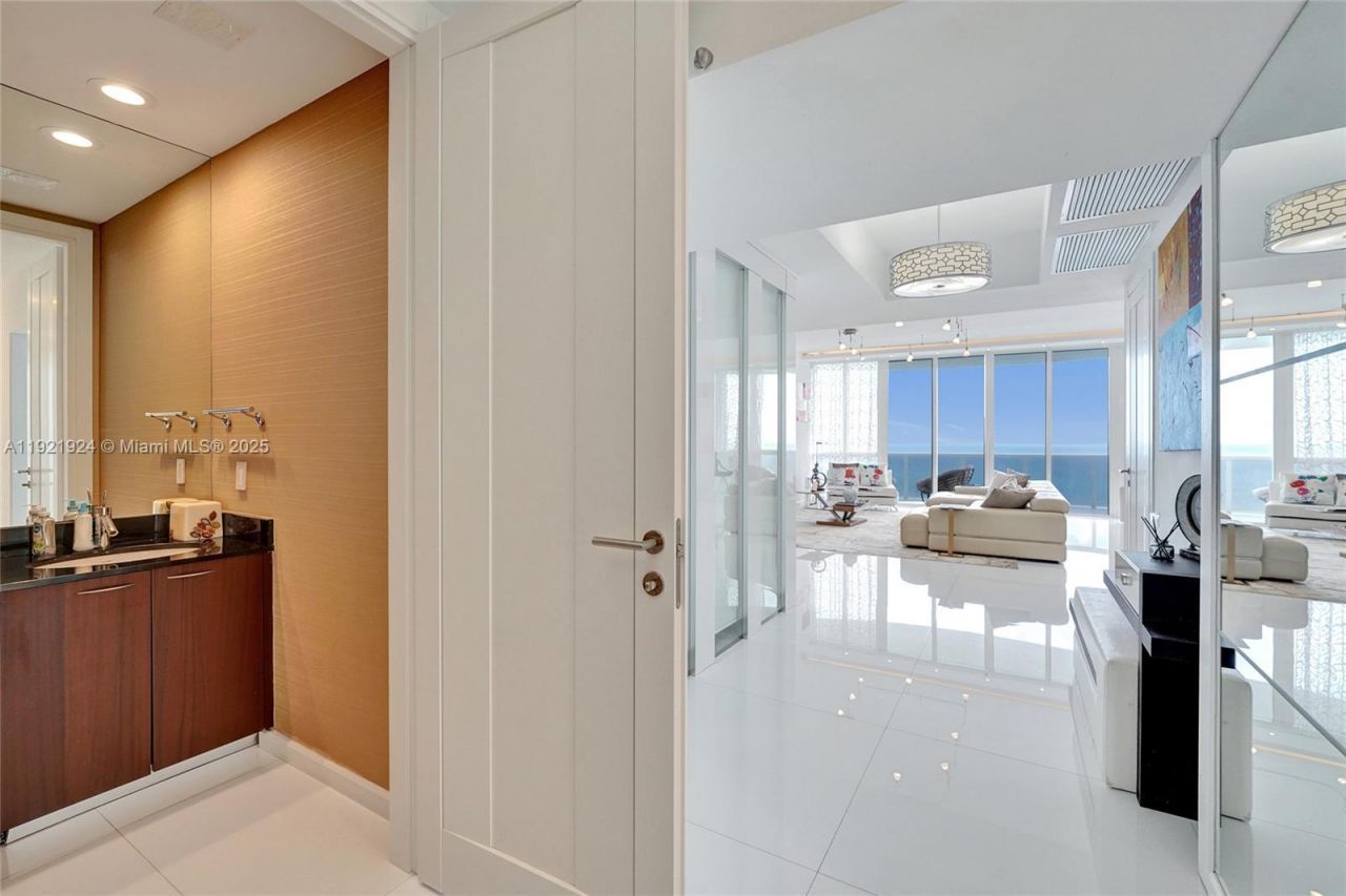 15811 Collins Ave, Unit 1601, Sunny Isles Beach, FL 33160 Photo