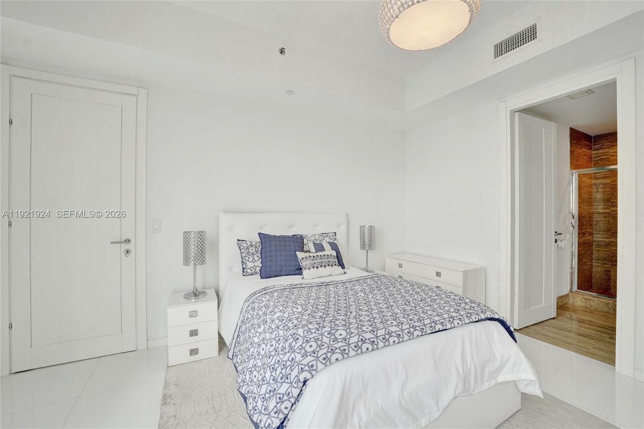 15811 Collins Ave, Unit 1601, Sunny Isles Beach, FL 33160 Photo