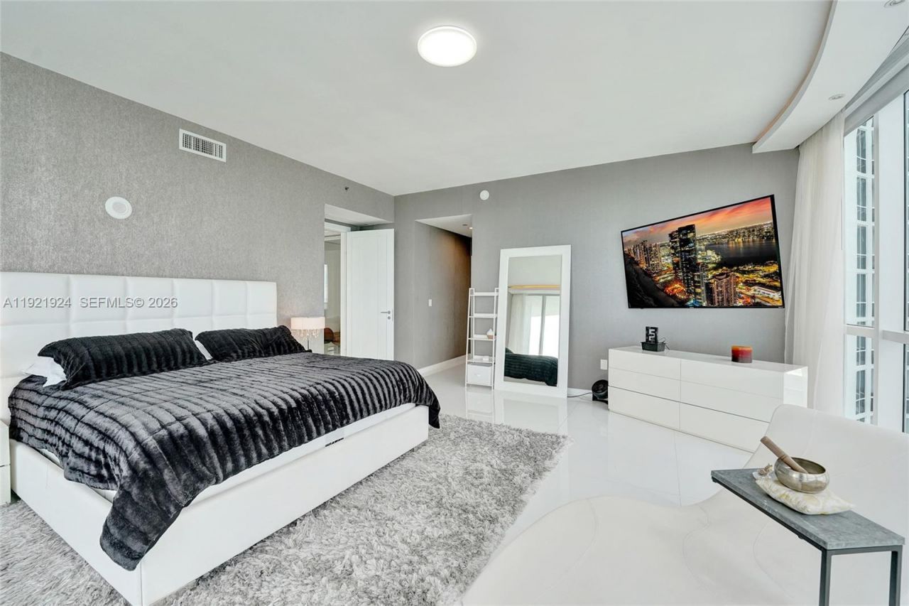 15811 Collins Ave, Unit 1601, Sunny Isles Beach, FL 33160 Photo
