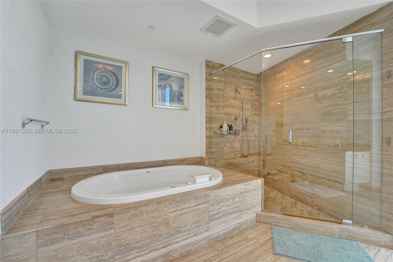 15811 Collins Ave, Unit 1601, Sunny Isles Beach, FL 33160 Photo