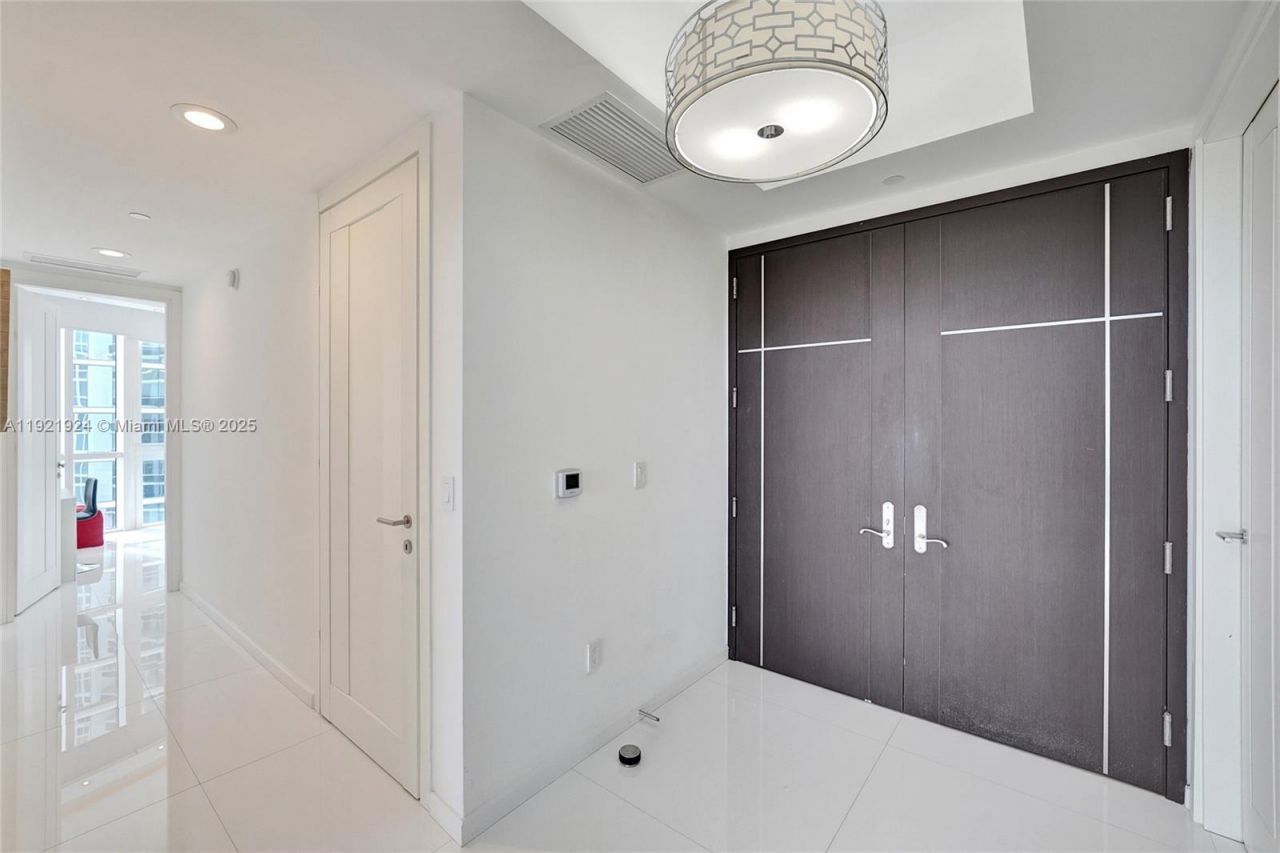 15811 Collins Ave, Unit 1601, Sunny Isles Beach, FL 33160 Photo