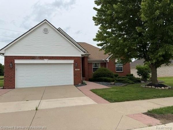 8261 Prestwick Lane, Washington Twp, MI 48095