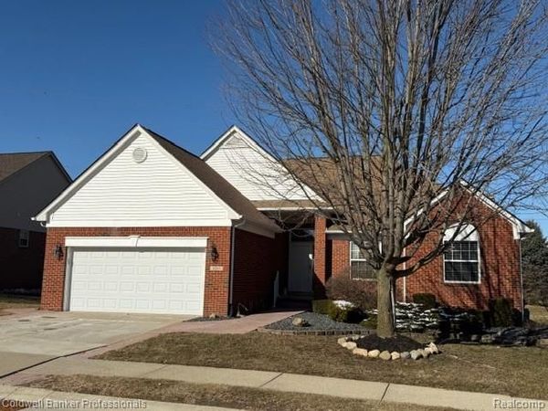 8261 Prestwick Lane, Washington Twp, MI 48095