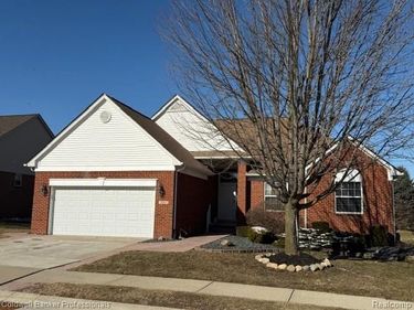 8261 Prestwick Lane, Washington Twp, MI 48095