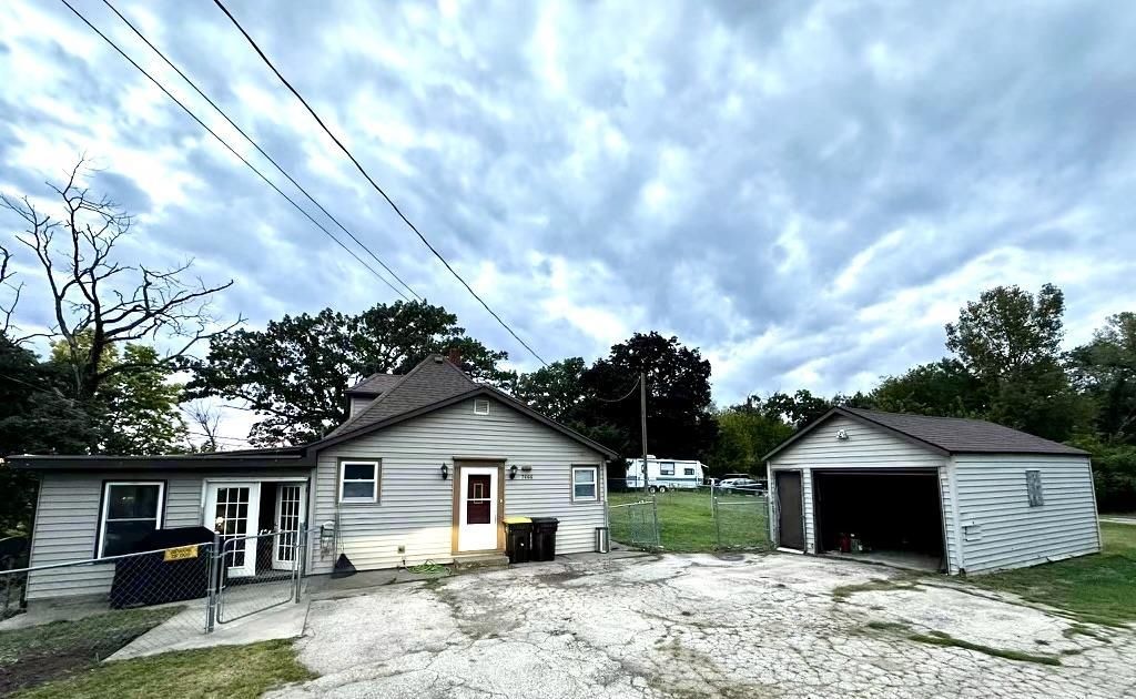 7666 Hilltop Road, East Dubuque, IL 61025 Main Photo