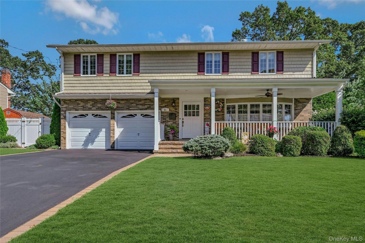 51 Oakwood Hills Drive East Islip, NY 11730