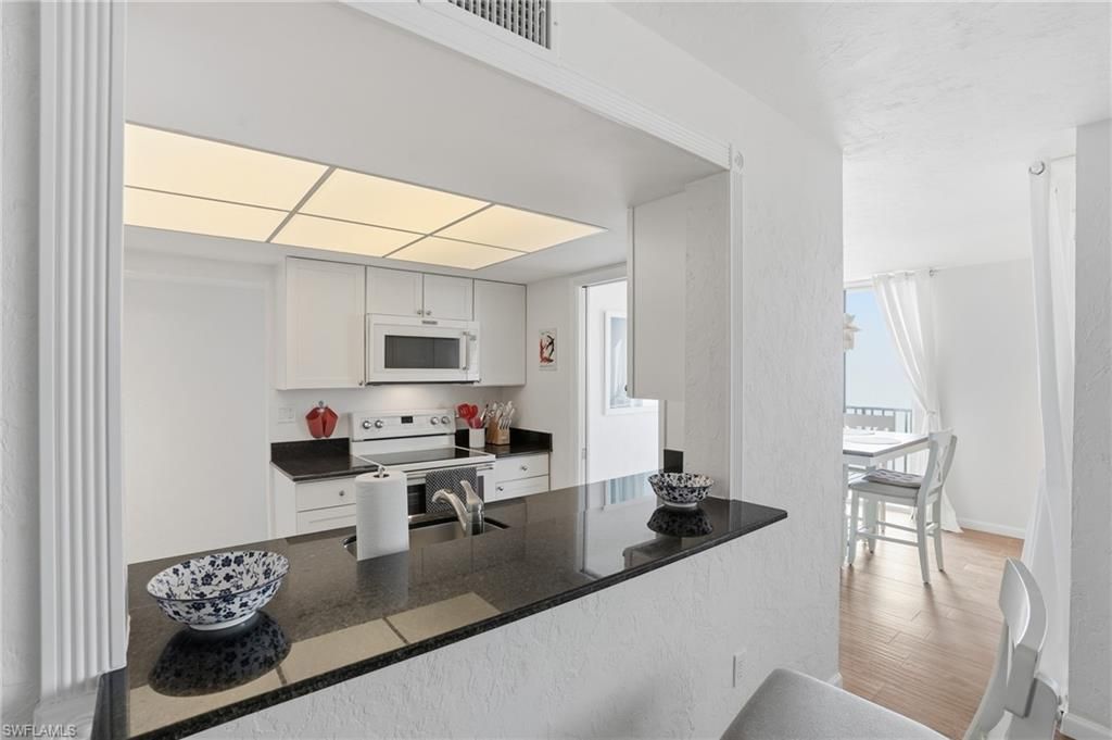 10475 Gulf Shore Dr, Unit 132, Naples, FL 34108 Photo