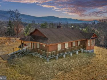 4520 SAINT DAVIDS CHURCH ROAD, FORT VALLEY, VA 22652