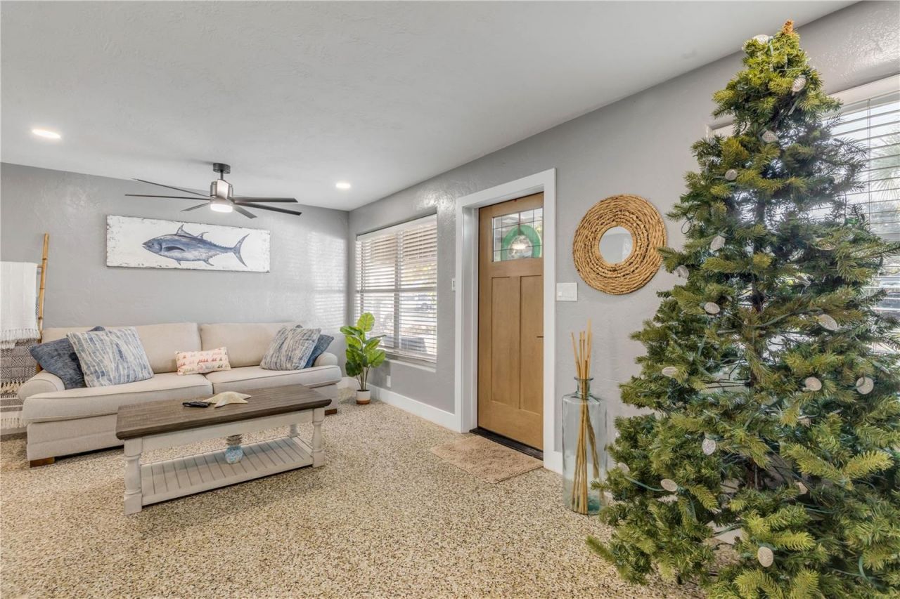 402 Lincoln Avenue, New Smyrna Beach, FL 32169 Photo