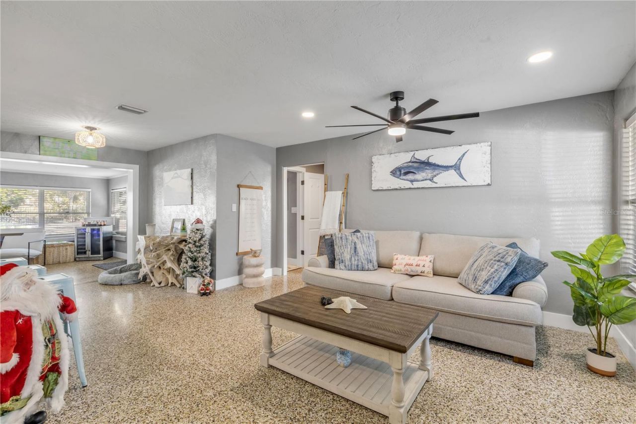 402 Lincoln Avenue, New Smyrna Beach, FL 32169 Photo