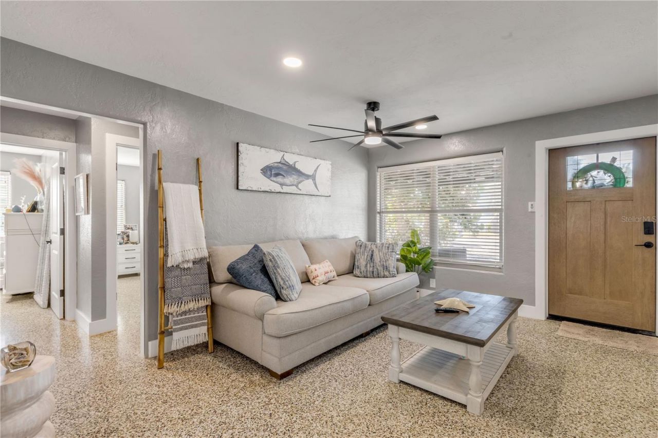 402 Lincoln Avenue, New Smyrna Beach, FL 32169 Photo