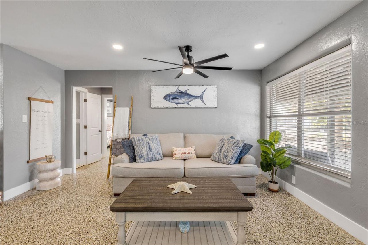 402 Lincoln Avenue, New Smyrna Beach, FL 32169 Photo