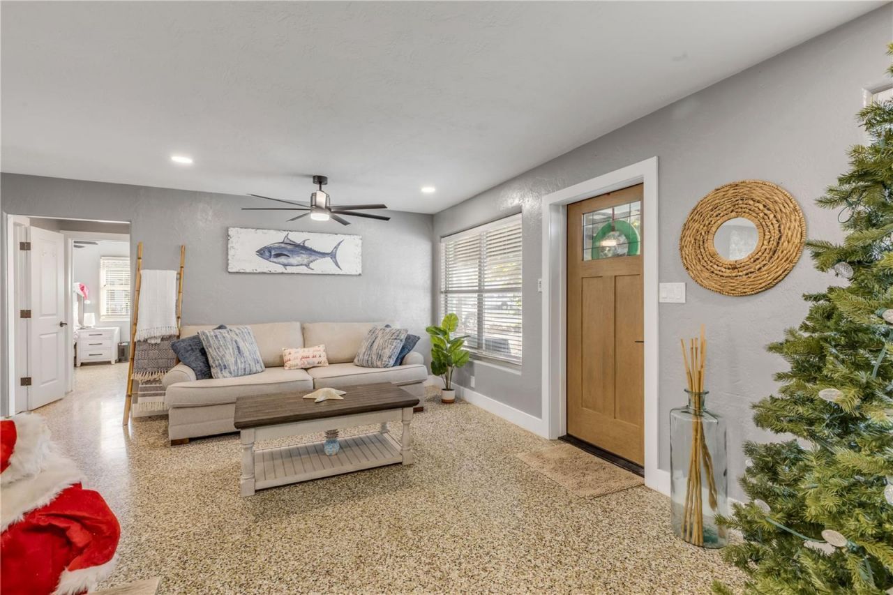 402 Lincoln Avenue, New Smyrna Beach, FL 32169 Photo