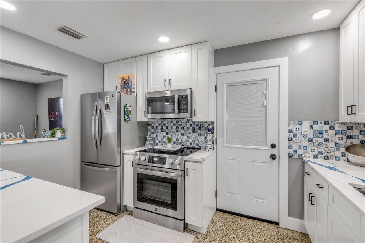 402 Lincoln Avenue, New Smyrna Beach, FL 32169 Photo