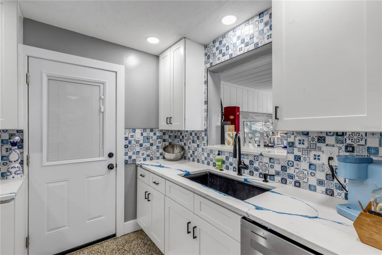 402 Lincoln Avenue, New Smyrna Beach, FL 32169 Photo