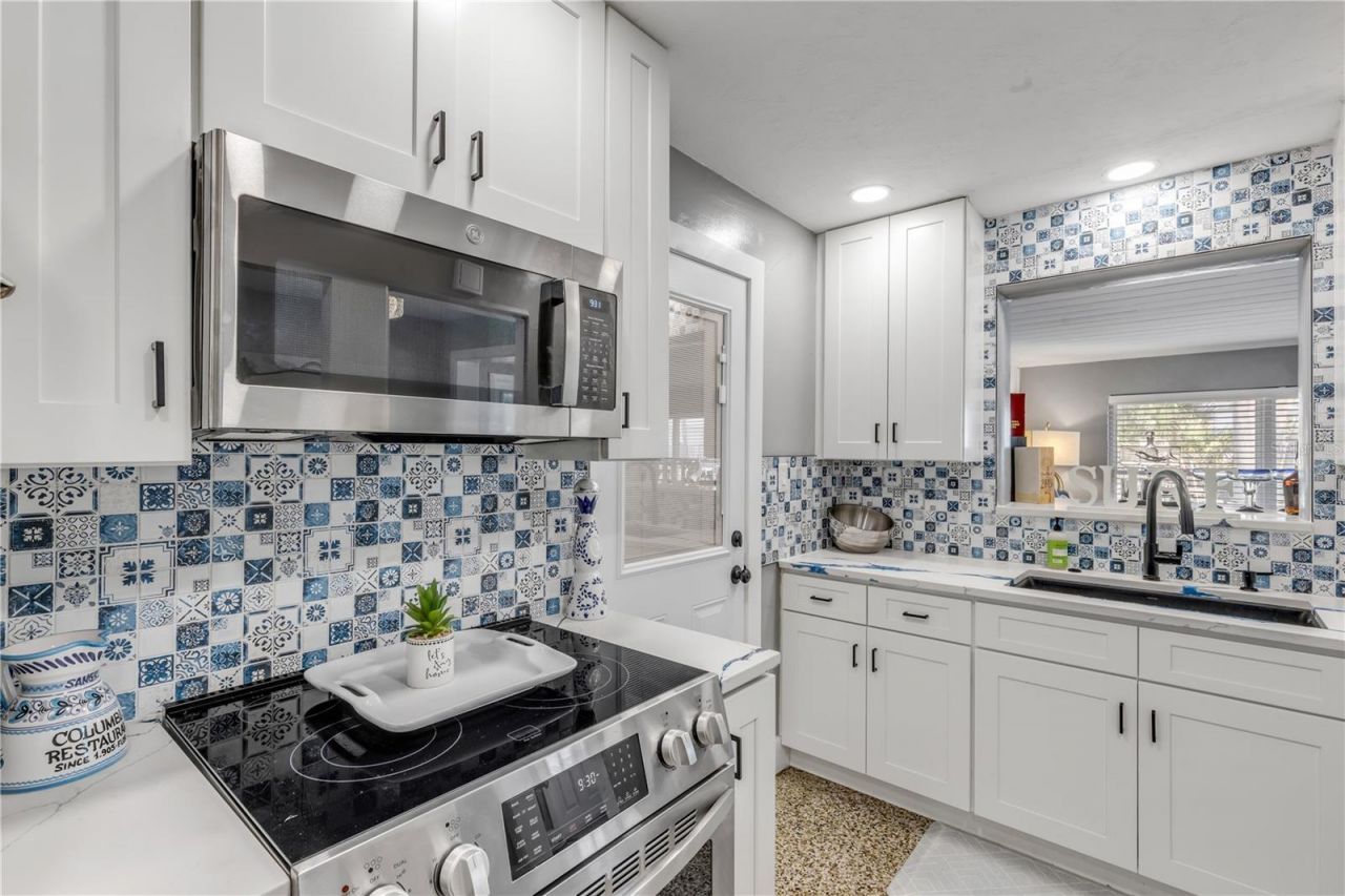 402 Lincoln Avenue, New Smyrna Beach, FL 32169 Photo