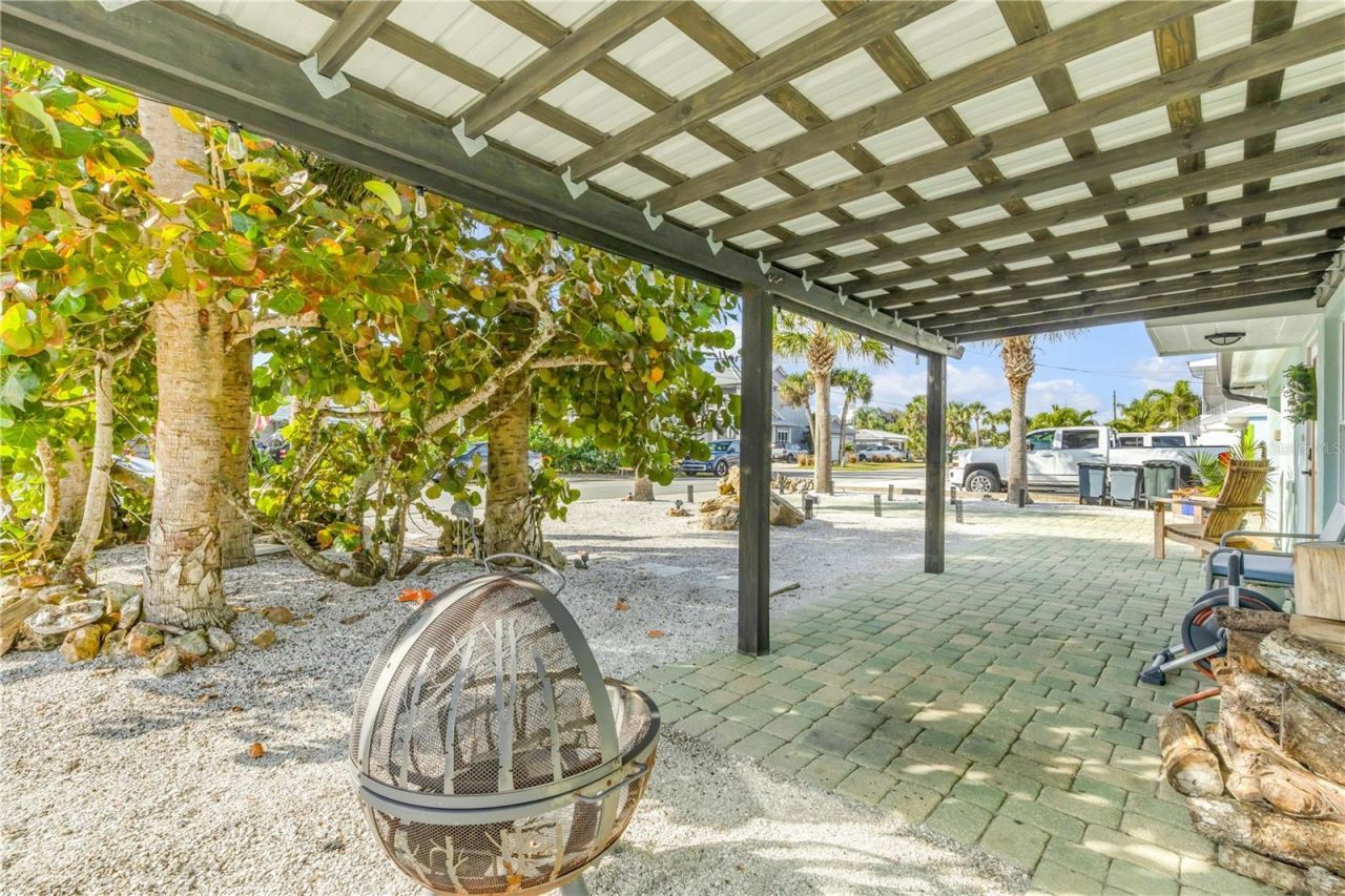 402 Lincoln Avenue, New Smyrna Beach, FL 32169 Photo