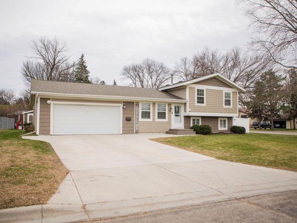 15 Highland Drive, Morris, MN 56267
