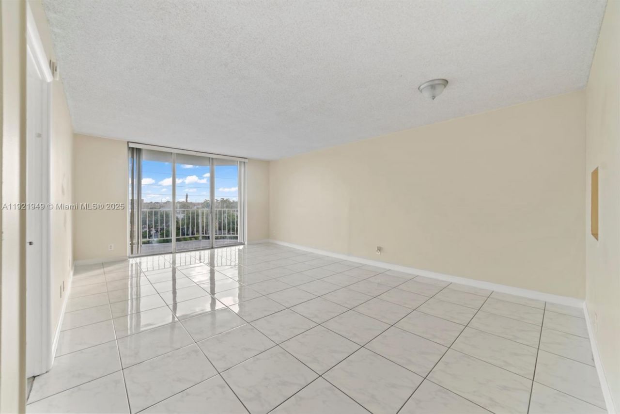16710 NE 9th Ave, Unit 408, North Miami Beach, FL 33162 Photo