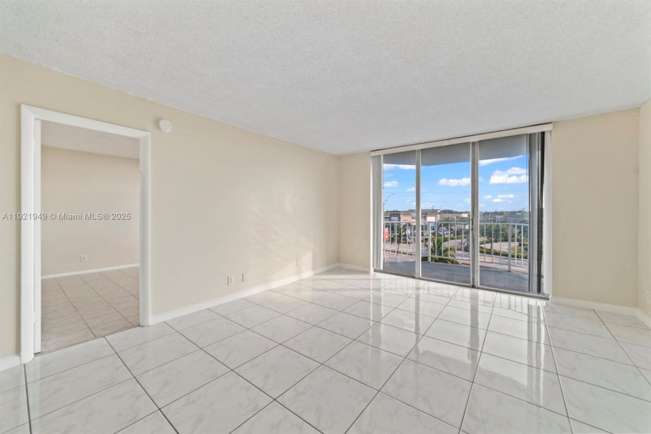 16710 NE 9th Ave, Unit 408, North Miami Beach, FL 33162 Photo