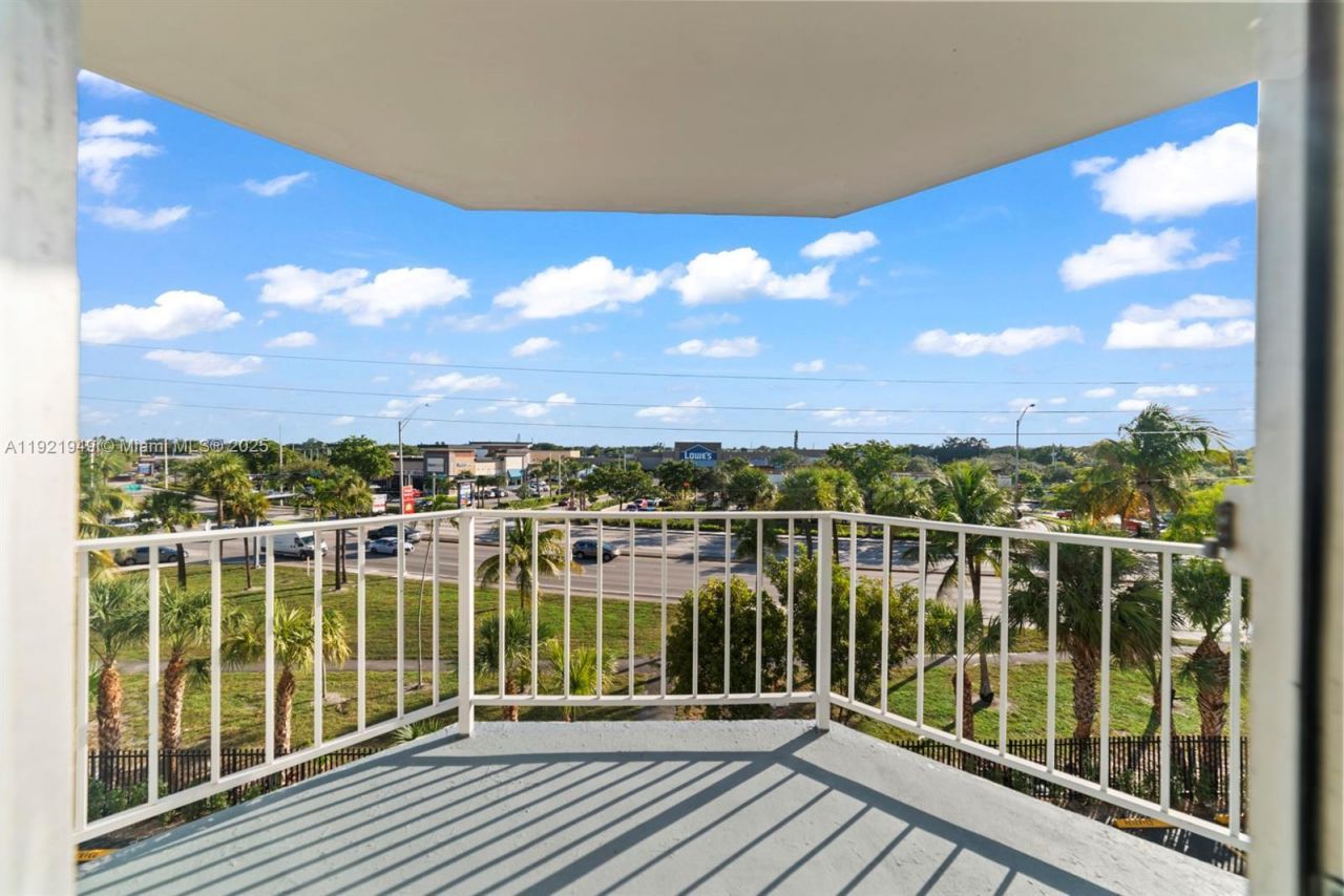 16710 NE 9th Ave, Unit 408, North Miami Beach, FL 33162 Photo