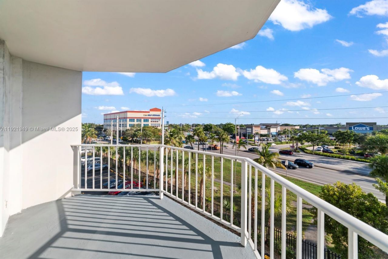 16710 NE 9th Ave, Unit 408, North Miami Beach, FL 33162 Photo