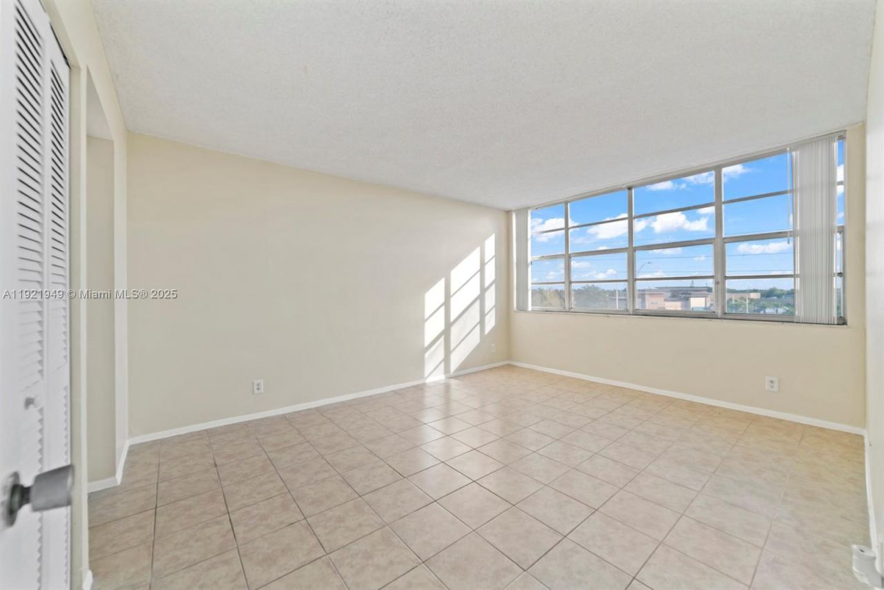 16710 NE 9th Ave, Unit 408, North Miami Beach, FL 33162 Photo