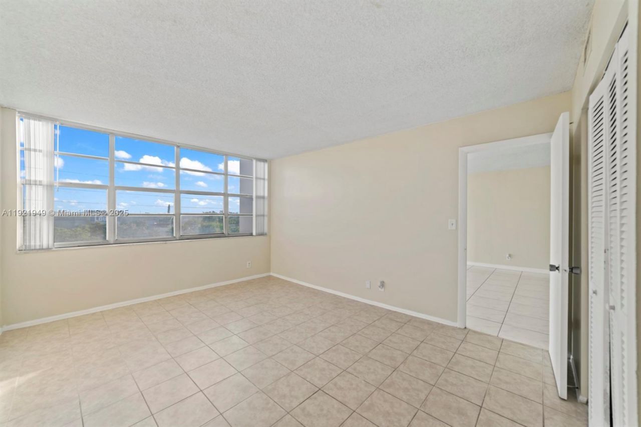 16710 NE 9th Ave, Unit 408, North Miami Beach, FL 33162 Photo