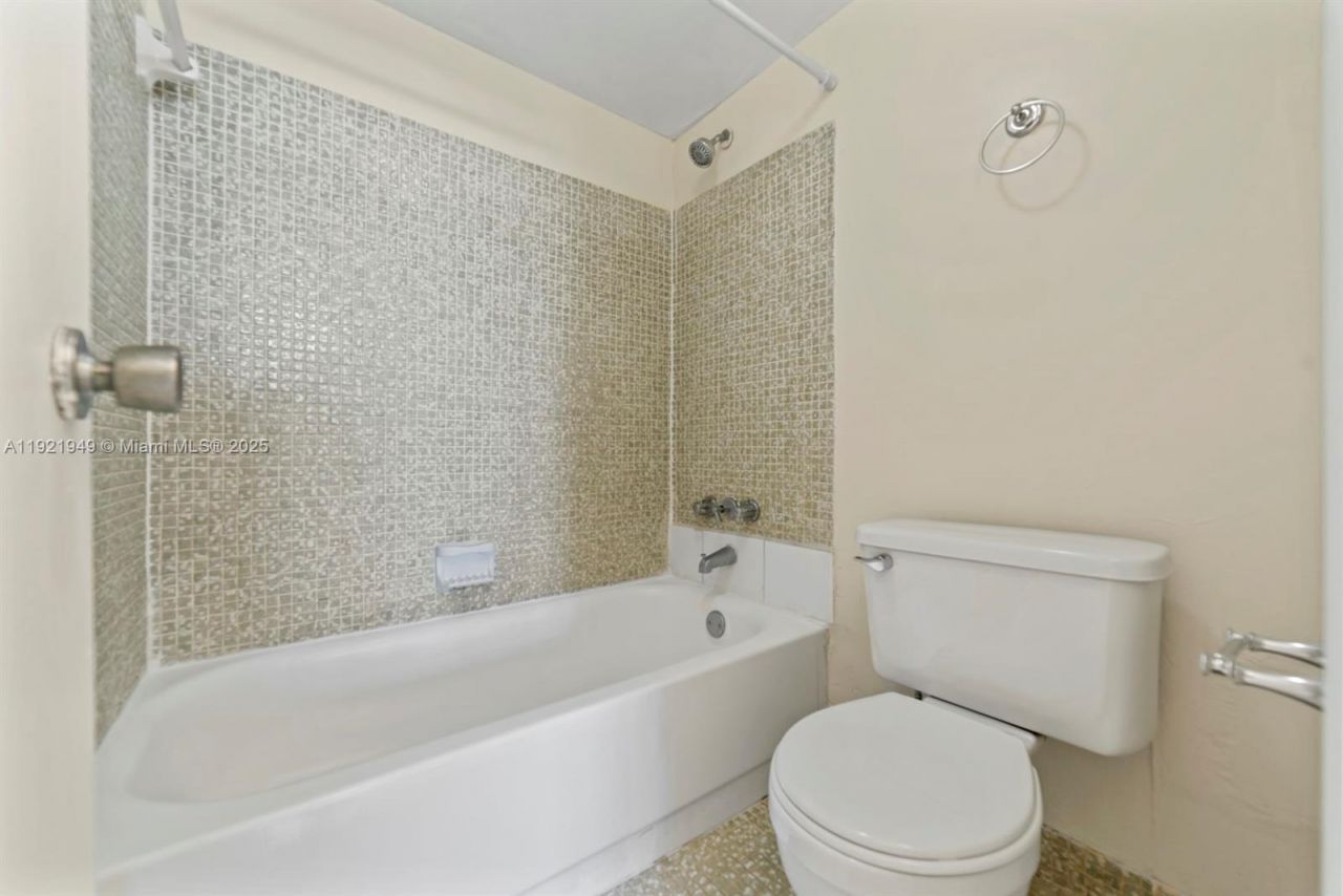 16710 NE 9th Ave, Unit 408, North Miami Beach, FL 33162 Photo