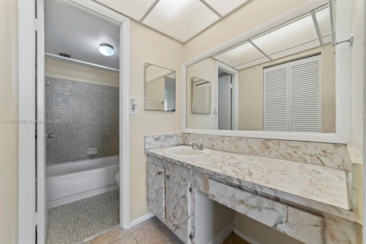 16710 NE 9th Ave, Unit 408, North Miami Beach, FL 33162 Photo