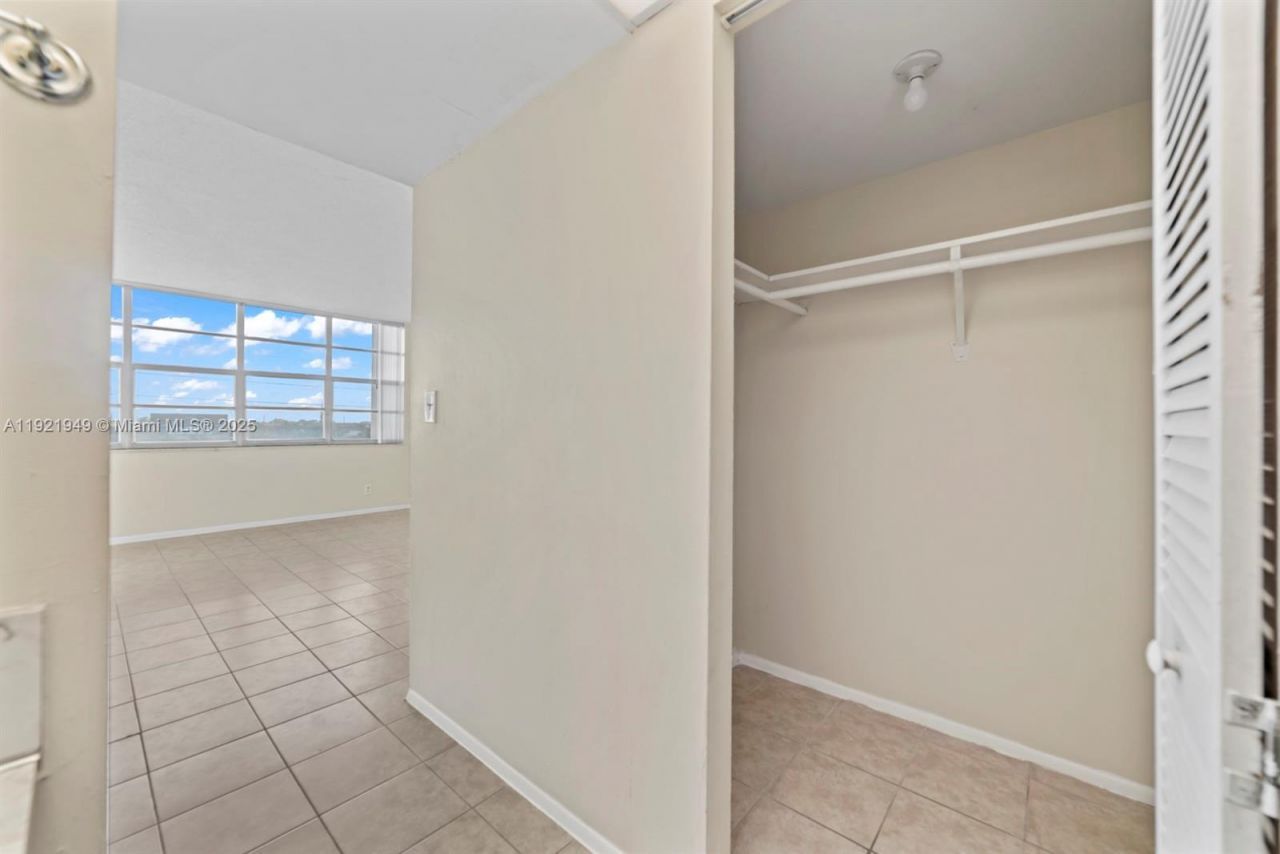 16710 NE 9th Ave, Unit 408, North Miami Beach, FL 33162 Photo