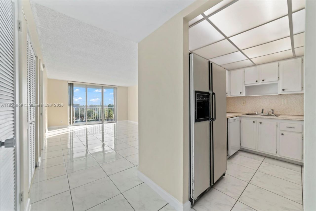16710 NE 9th Ave, Unit 408, North Miami Beach, FL 33162 Photo
