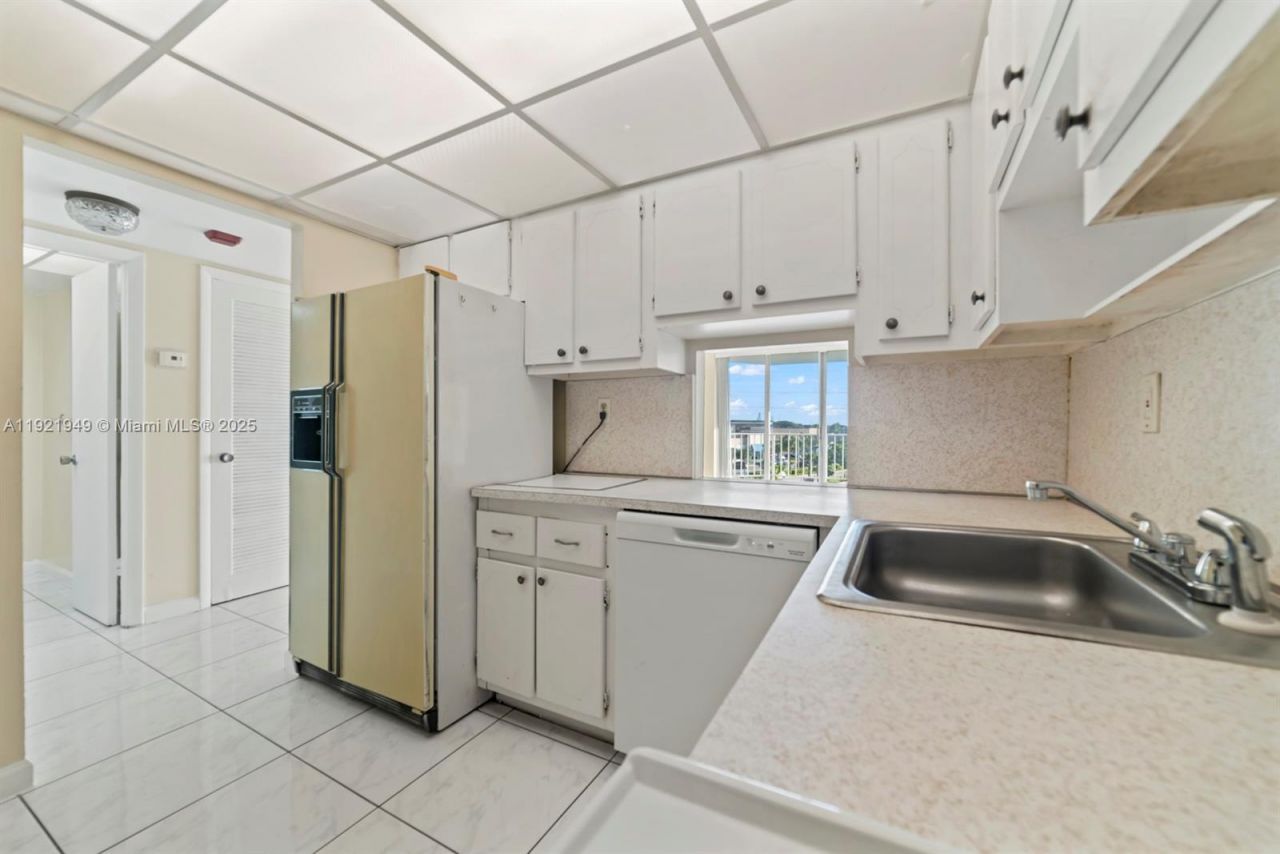 16710 NE 9th Ave, Unit 408, North Miami Beach, FL 33162 Photo