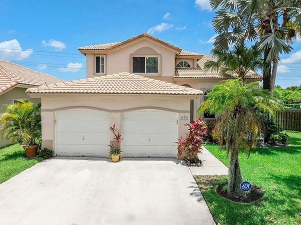 466 E Royal Cove Cir, Davie, FL 33325