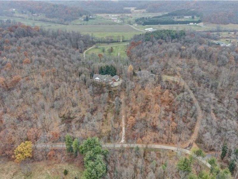 Surrey Drive SE, Minerva, OH 44657 Photo 2