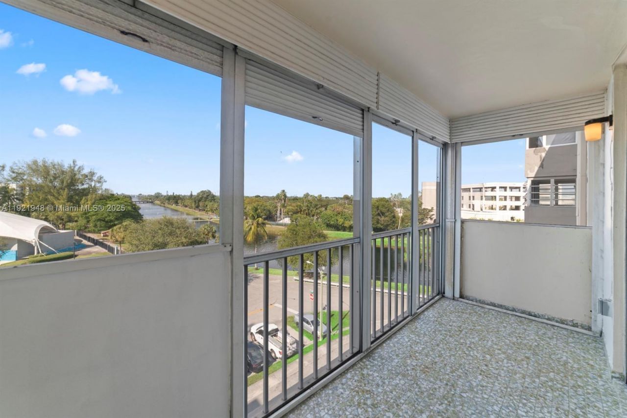 16450 Miami Dr, Unit 602, North Miami Beach, FL 33162 Photo