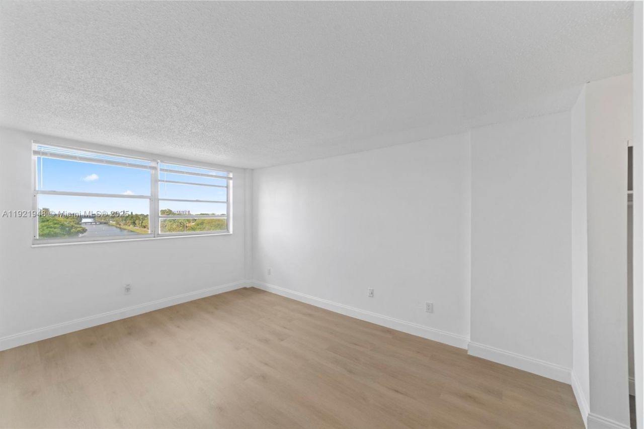 16450 Miami Dr, Unit 602, North Miami Beach, FL 33162 Photo