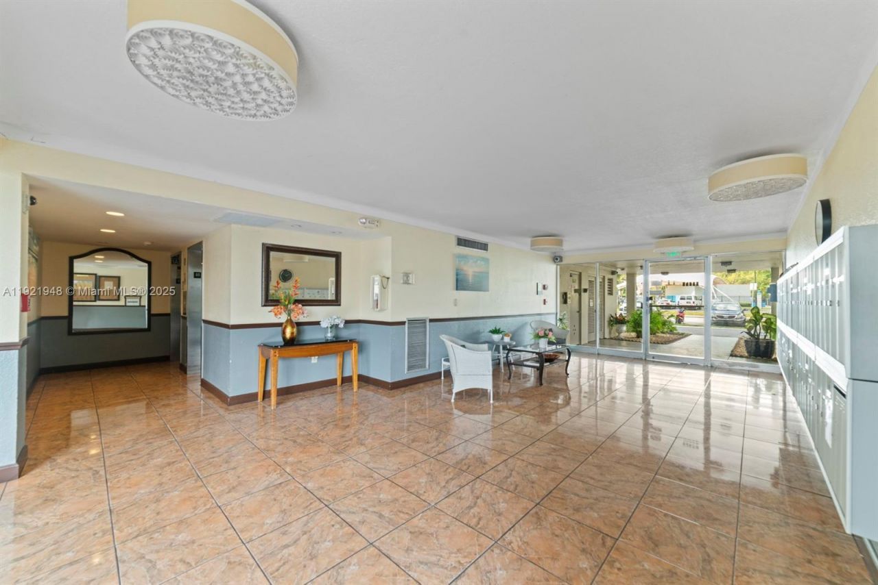 16450 Miami Dr, Unit 602, North Miami Beach, FL 33162 Photo