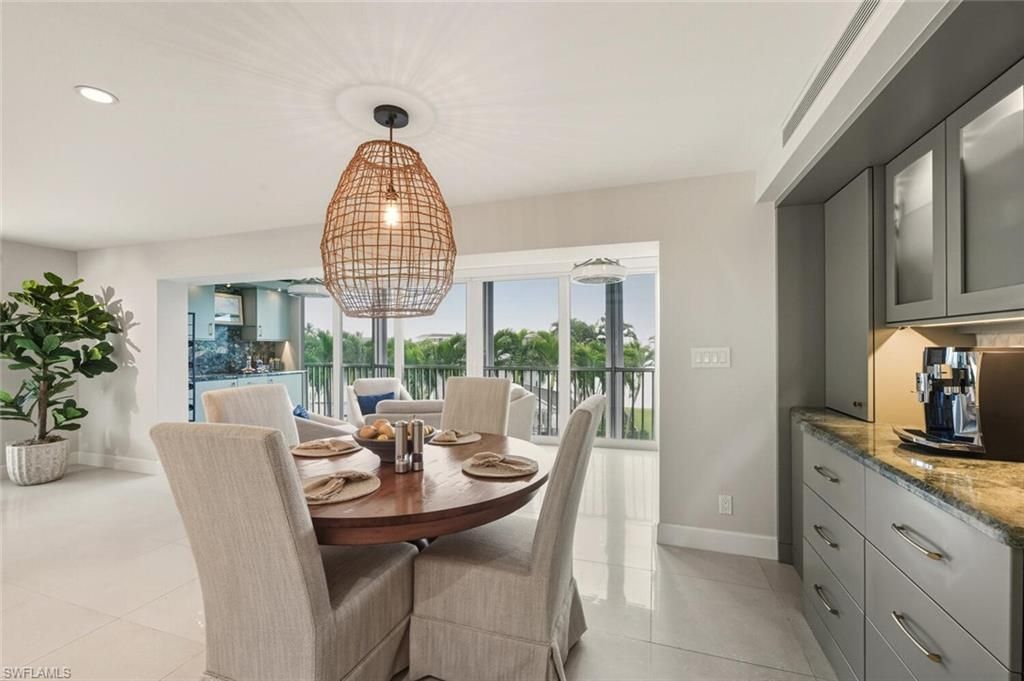 250 Park Shore Dr E, Unit 101, Naples, FL 34103 Photo