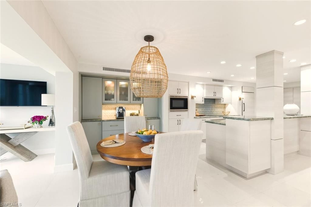 250 Park Shore Dr E, Unit 101, Naples, FL 34103 Photo