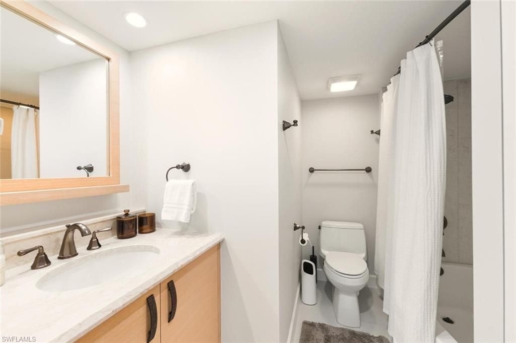 250 Park Shore Dr E, Unit 101, Naples, FL 34103 Photo