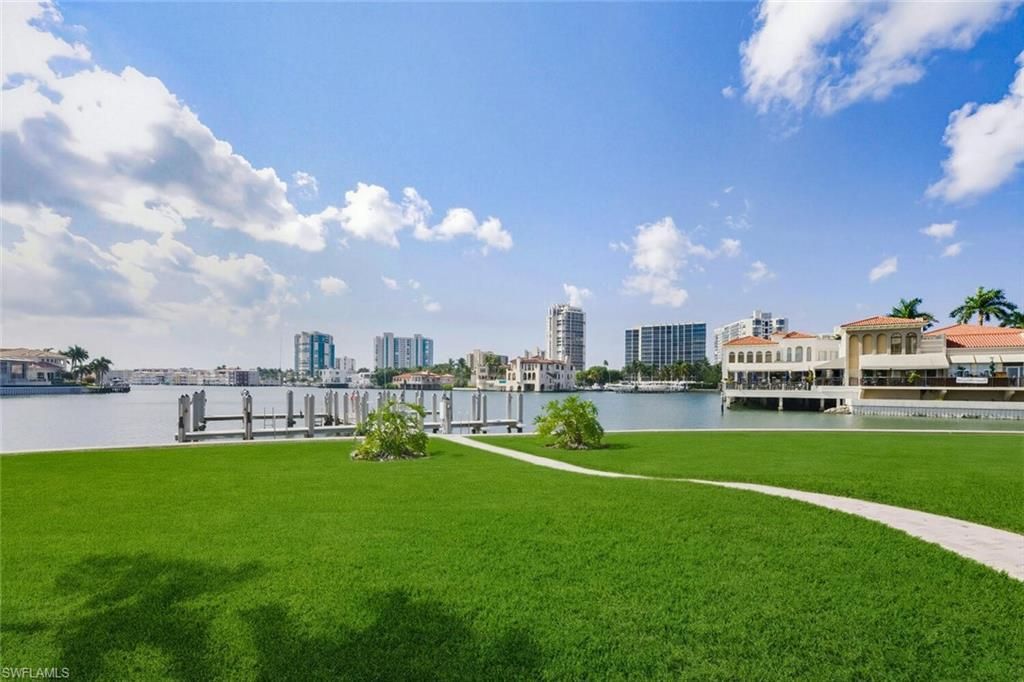 250 Park Shore Dr E, Unit 101, Naples, FL 34103 Photo