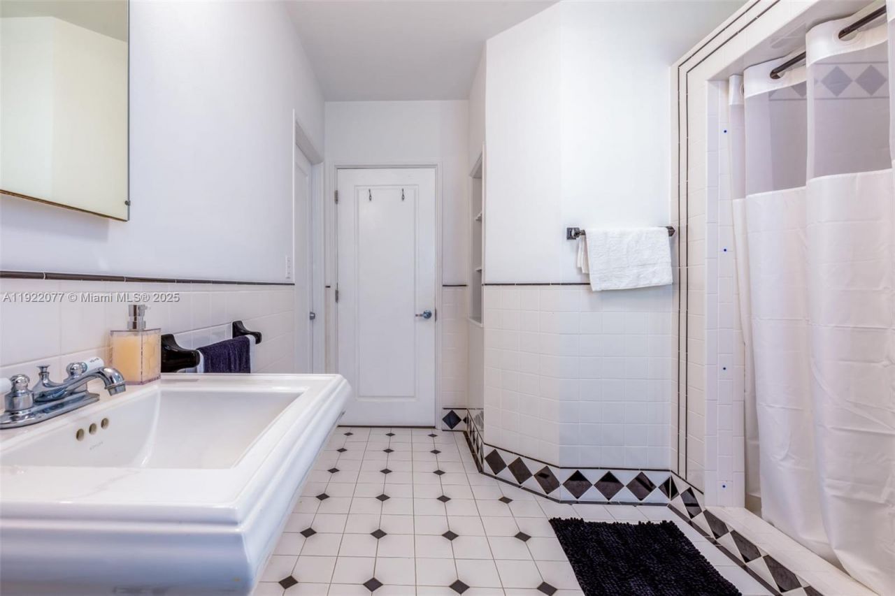 1230 SW 22nd Ter, Miami, FL 33145 Photo