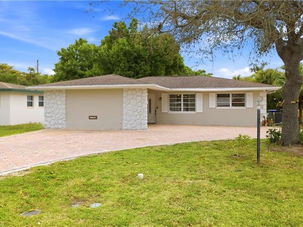 1736 Bonnie CT, FORT MYERS, FL 33901