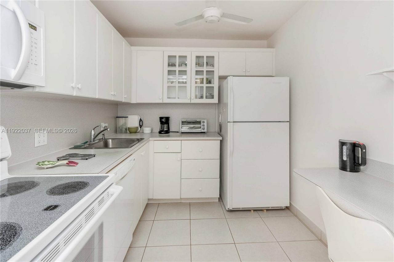 3625 N Country Club Dr, Unit 1804, Aventura, FL 33180 Photo