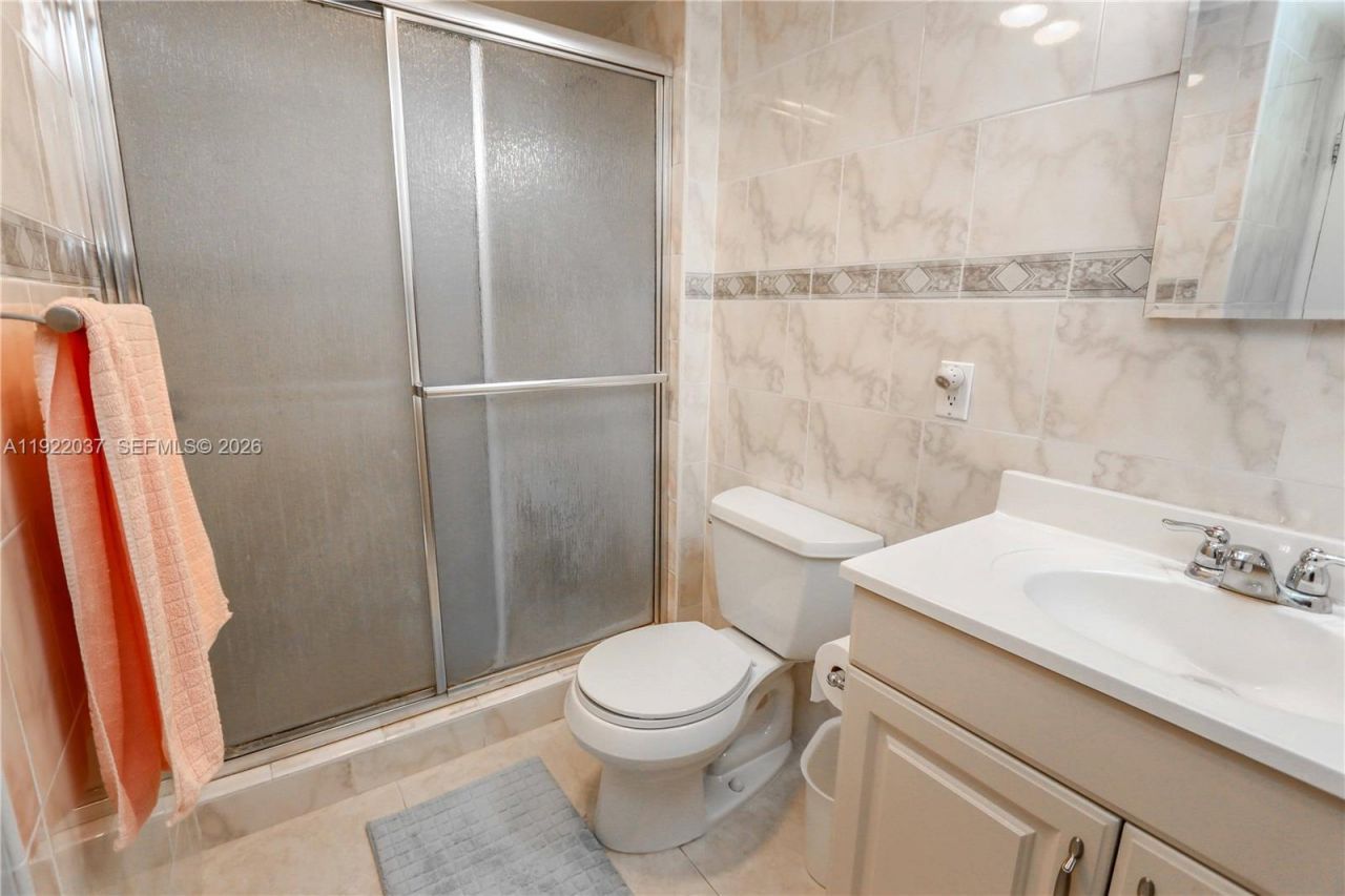 3625 N Country Club Dr, Unit 1804, Aventura, FL 33180 Photo